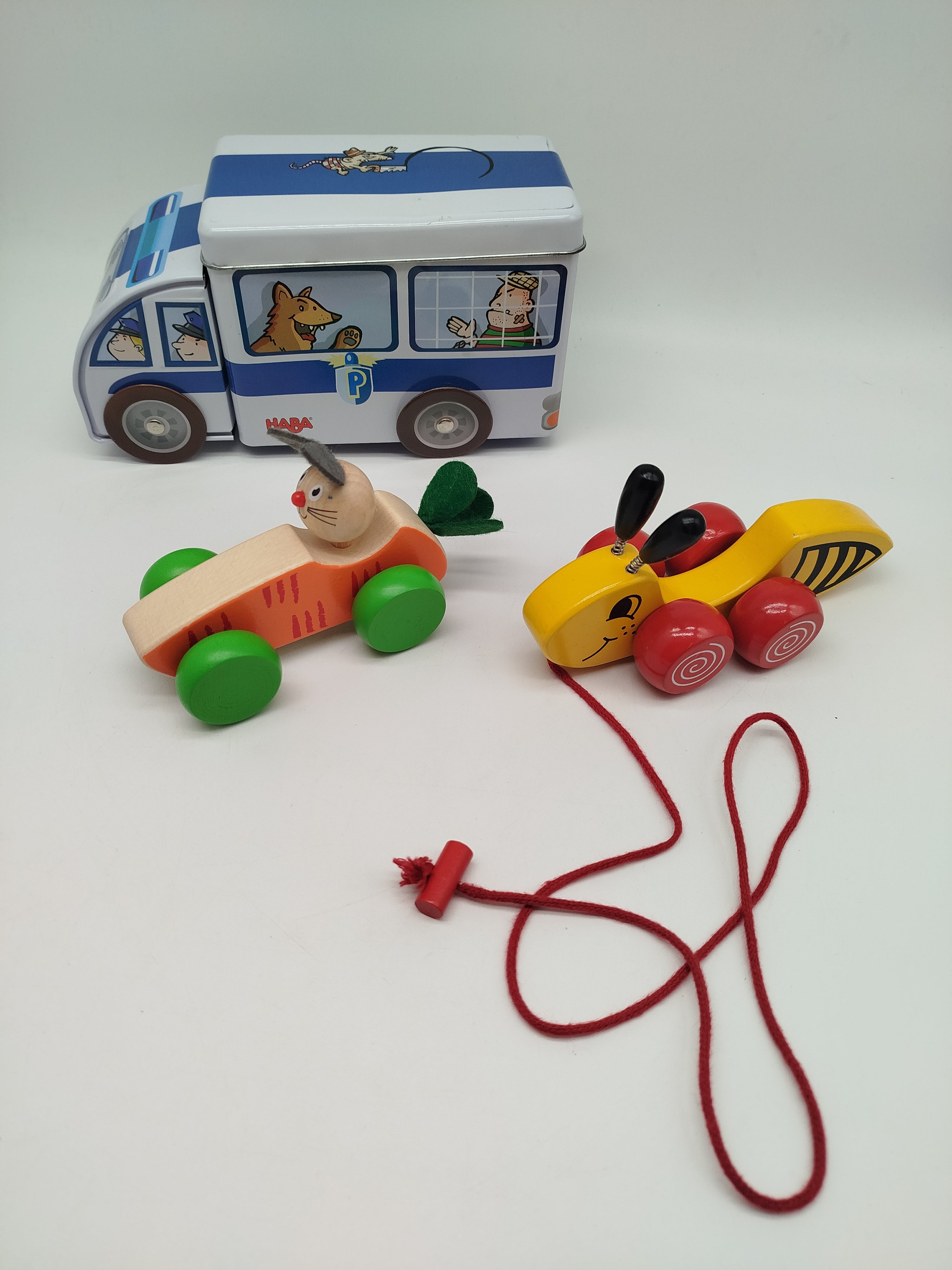 HABA Brettspiel Tatu-Tata Das Polizeispiel im Metallkoffer & 2 Holz-Ziehtiere Set